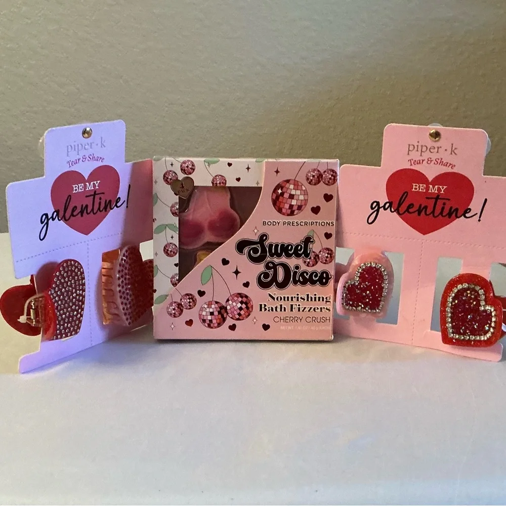 Cherry Crush Disco Bath Fizzers with 4 Rhinestone Heart Shaped Hair Claws